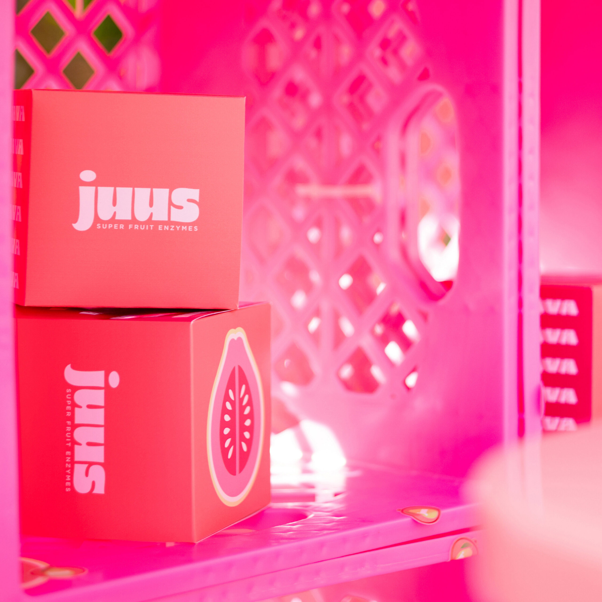 Juus stacked boxes in crate square