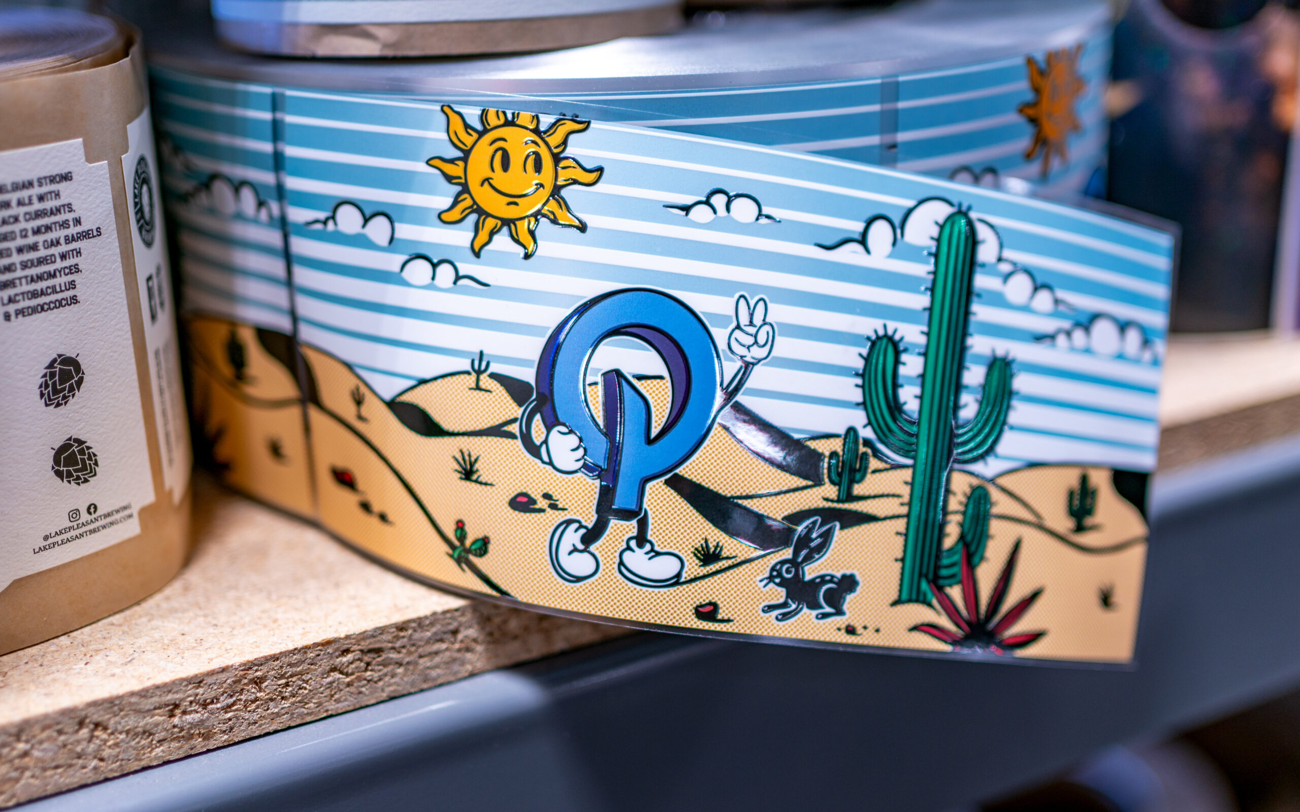 DSC1072 Bucky label roll